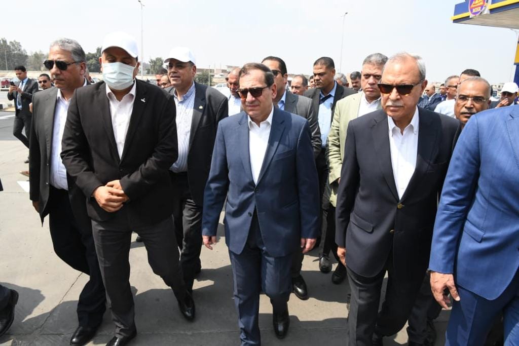 وزير البترول يفتتح عددا من المشروعات بمنطقة مسطرد