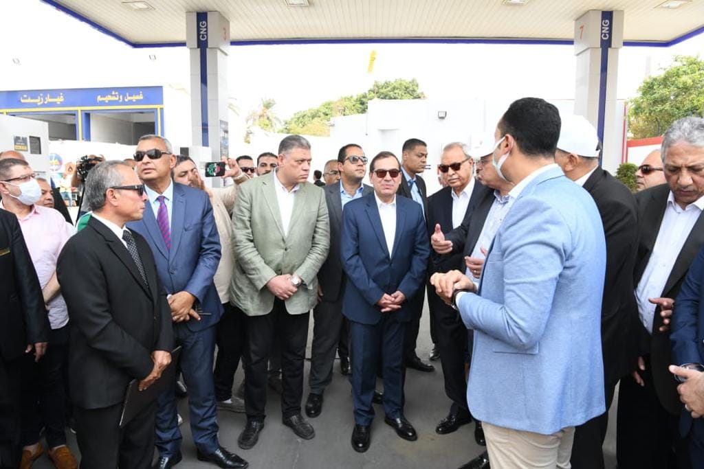 وزير البترول يفتتح عددا من المشروعات بمنطقة مسطرد