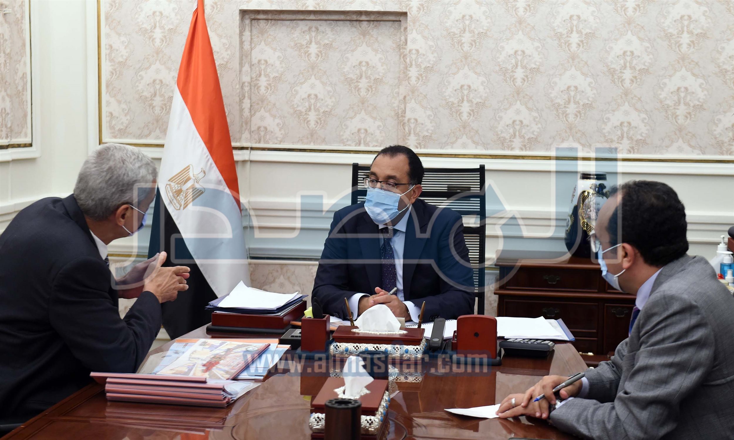 رئيس الوزراء يتابع عددا من ملفات عمل هيئة الشراء الموحد