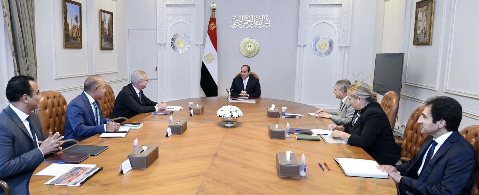 سبل تعزيز التعاون بين هيئة قناة السويس ومجموعة ميرسك