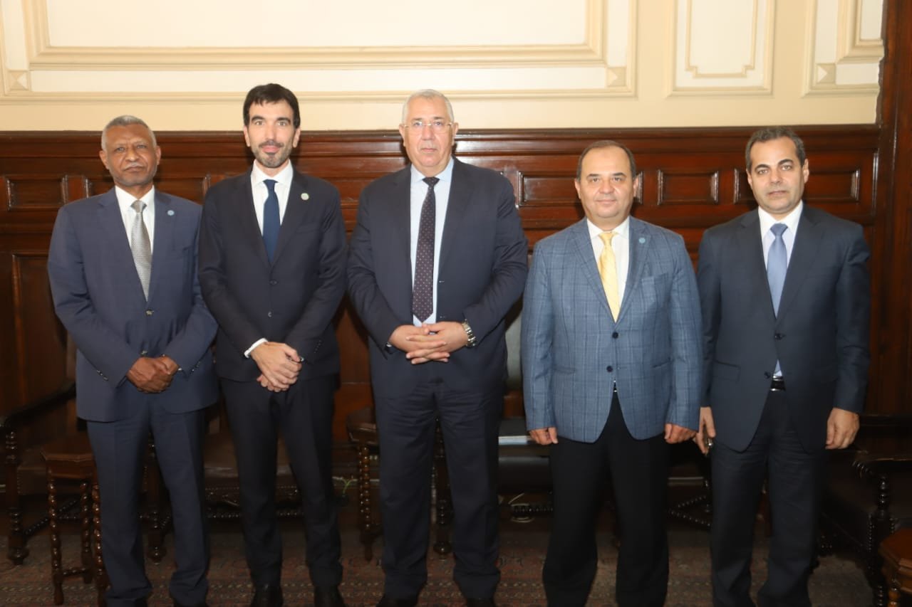 وزير الزراعة يبحث مع الفاو التعاون بين المنظمة والوزارة
