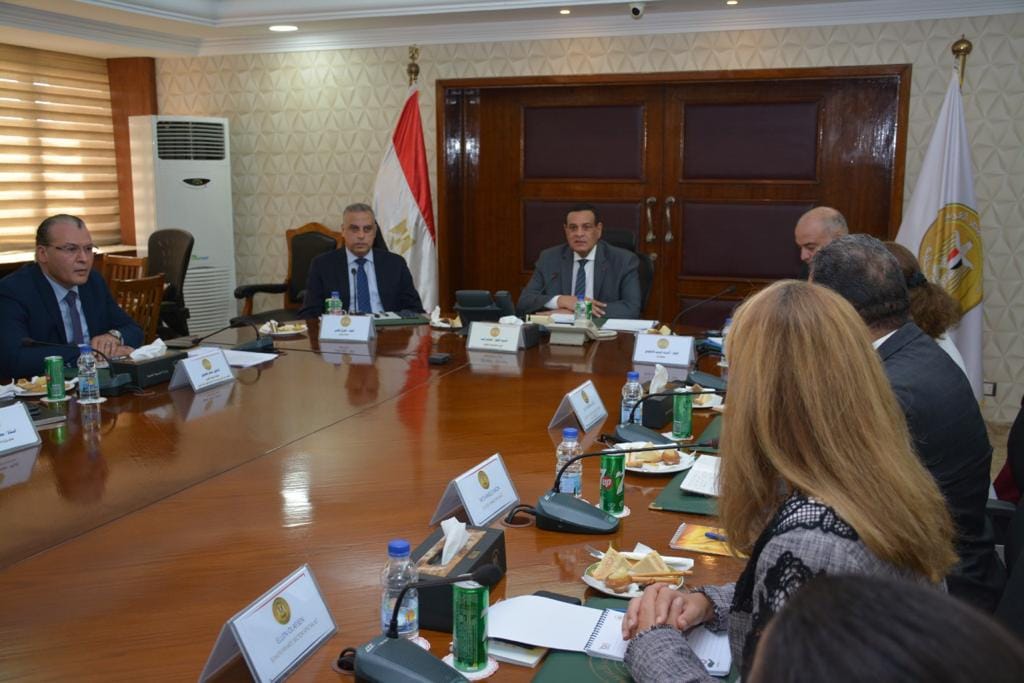 اجتماع لمتابعة مستجدات برنامج التنمية المحلية بصعيد مصر