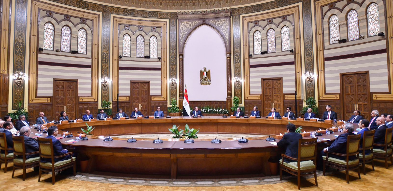 الرئيس السيسي يستقبل وفدا اقتصاديا من رجال الأعمال بالكويت