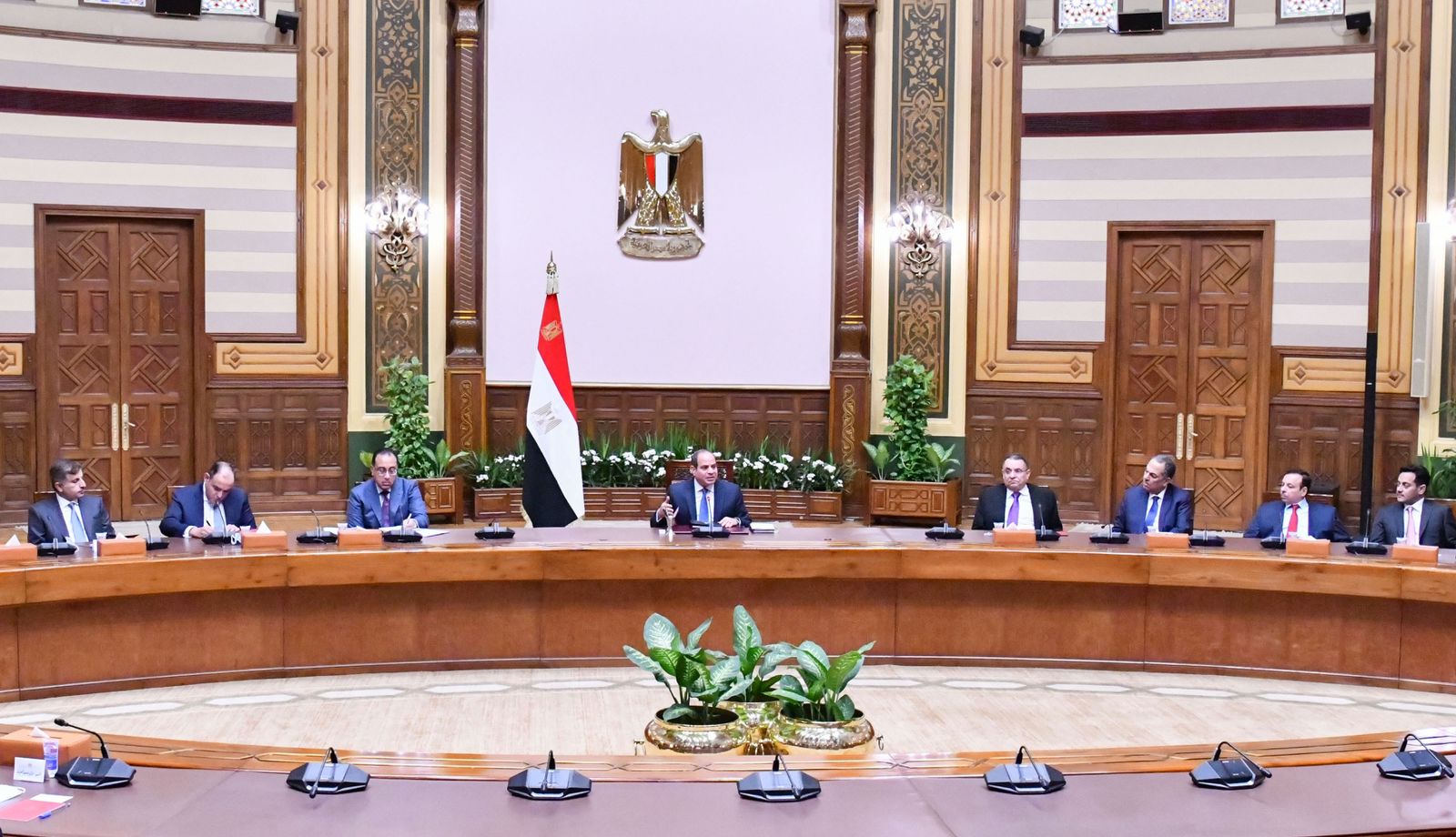 الرئيس السيسي يستقبل وفدا اقتصاديا من رجال الأعمال بالكويت