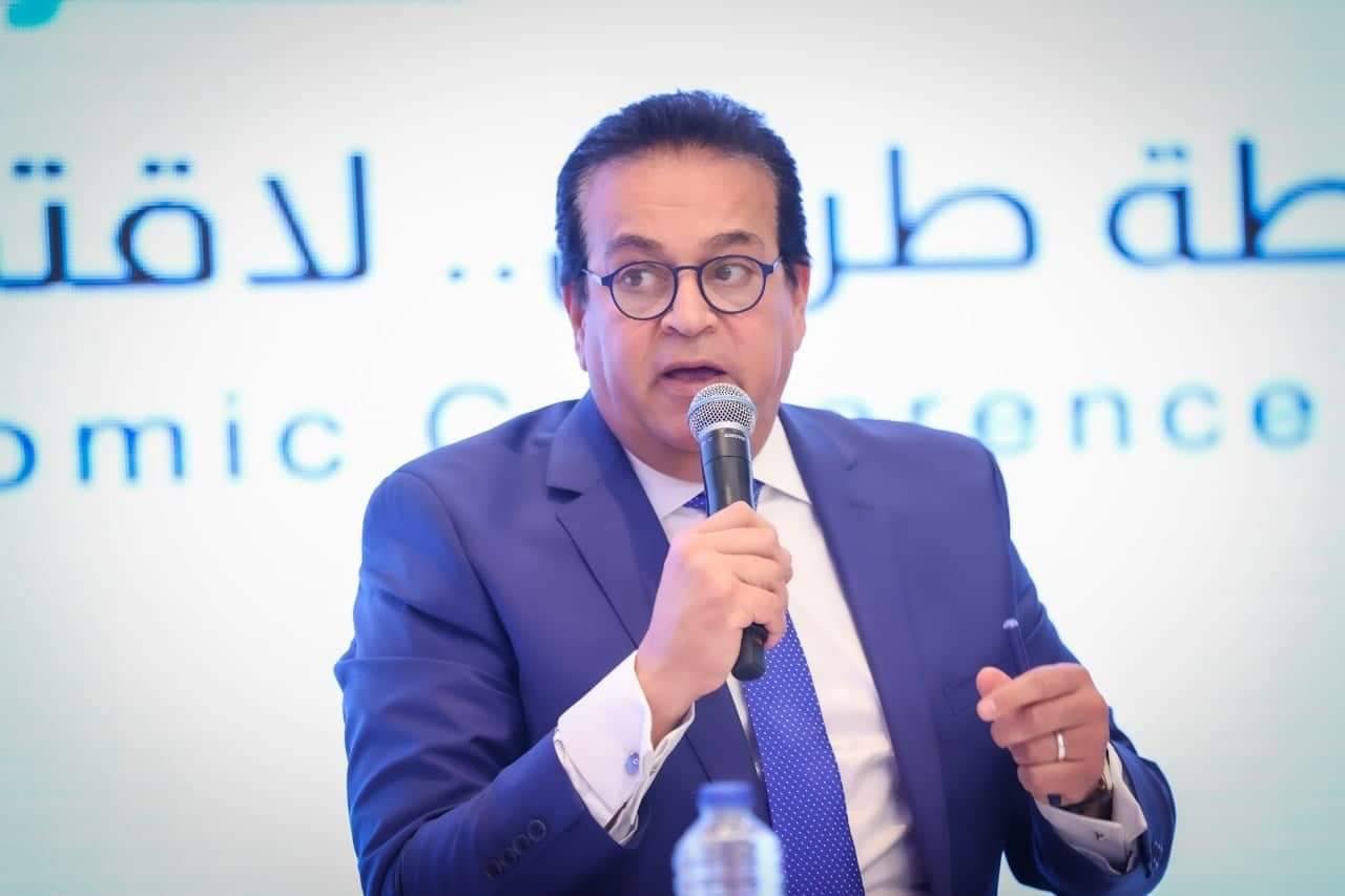 الدكتور خالد عبدالغفار وزير الصحة والسكان
