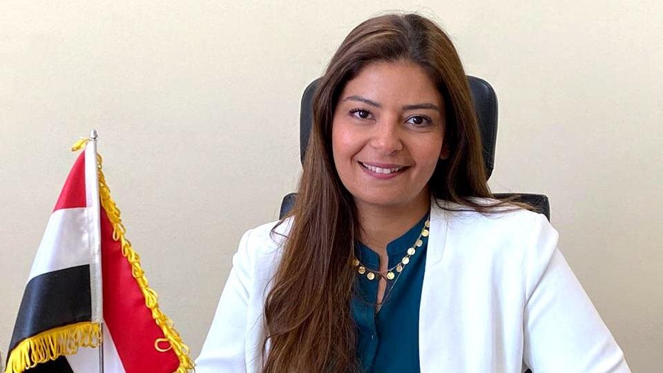 نيفين منصور مستشار نائب الوزير للسياسات المالية والتطوير المؤسسى