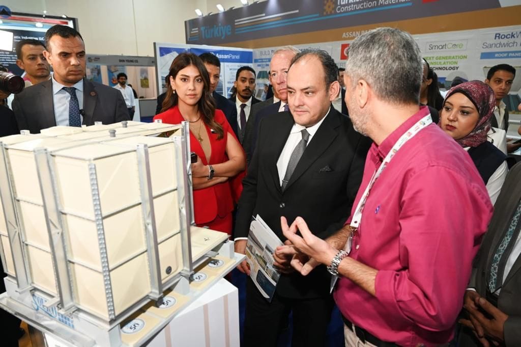 وزير التجارة يفتتح معرض