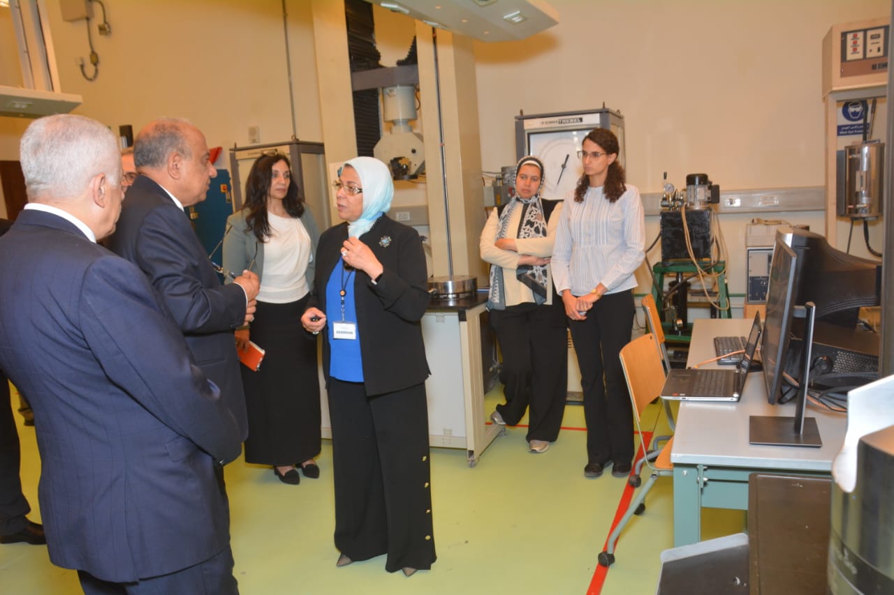 زيارة وزير قطاع الأعمال العام للجامعة الأمريكية بالقاهرة