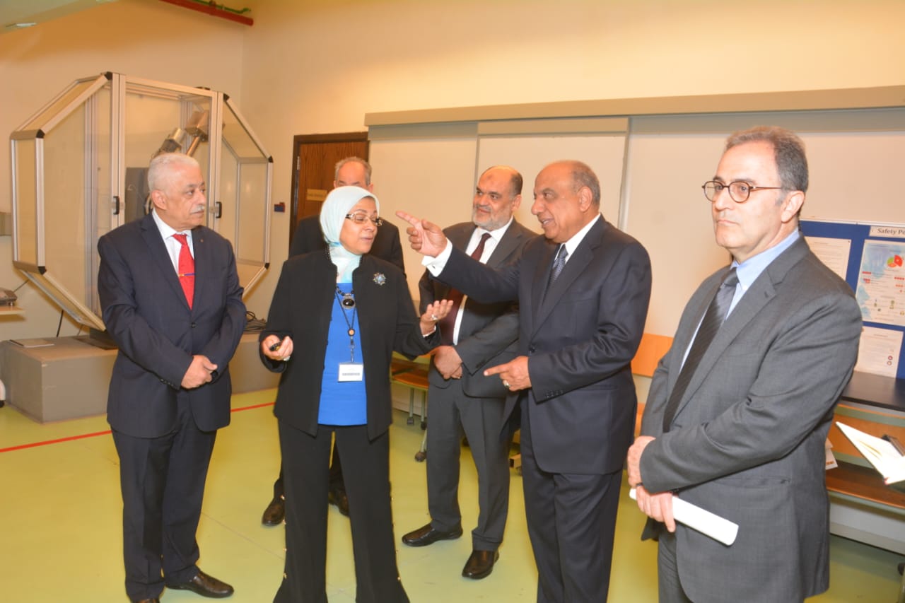 زيارة وزير قطاع الأعمال العام للجامعة الأمريكية بالقاهرة
