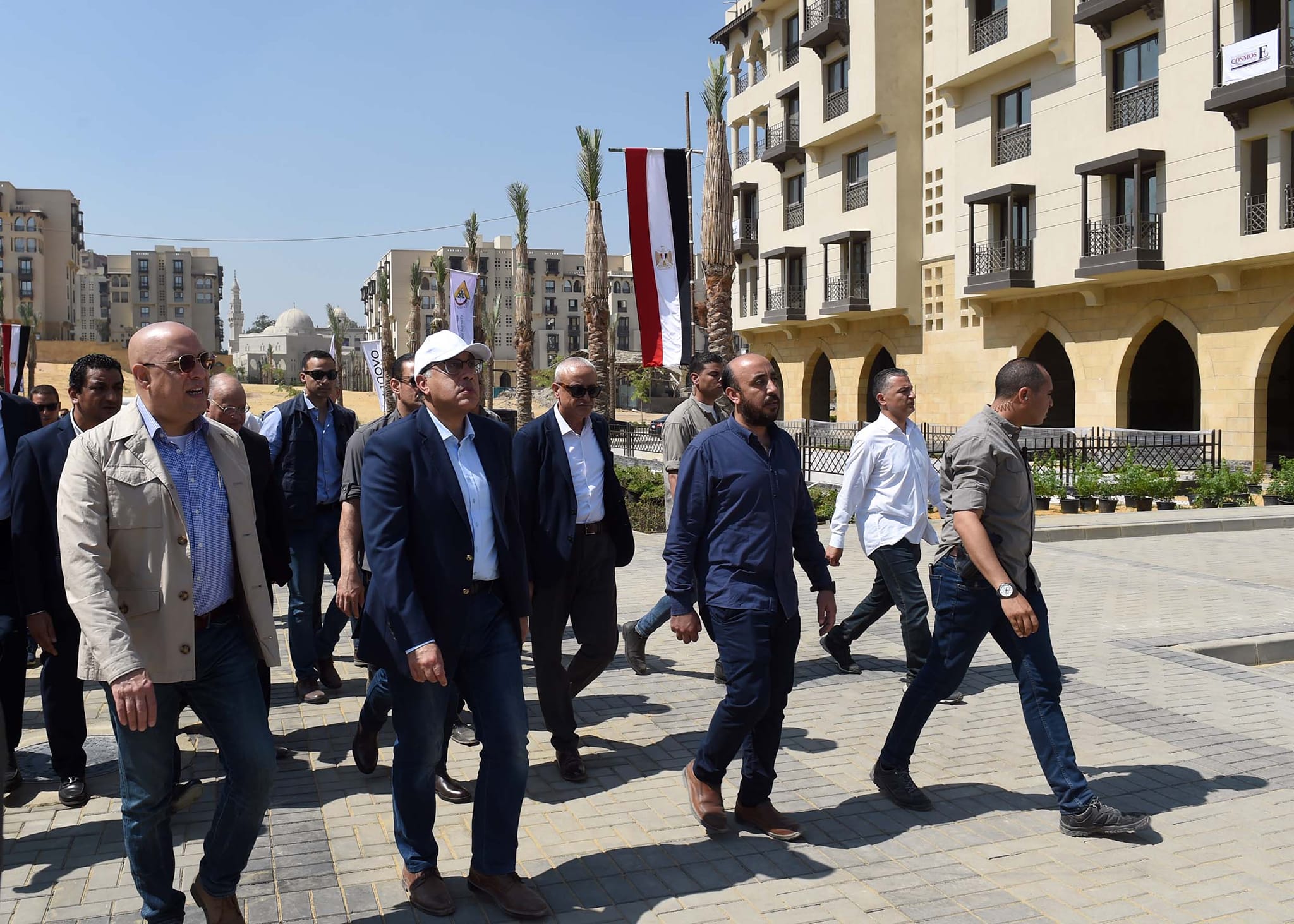 رئيس الوزراء يتابع تنفيذ مشروع تطوير منطقة سور مجرى العيون