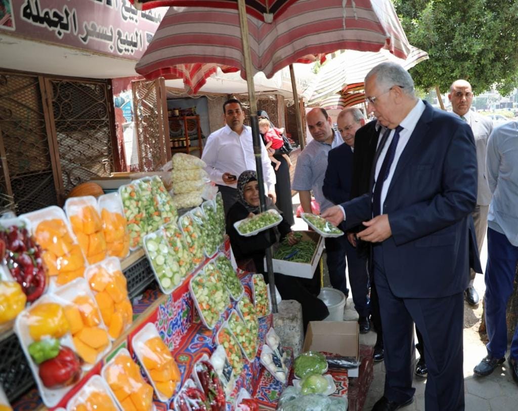 استعدادا لعيد الاضحي.. وزير الزراعة يتفقد المنافذ التابعة للوزارة