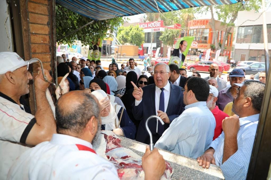 استعدادا لعيد الاضحي.. وزير الزراعة يتفقد المنافذ التابعة للوزارة