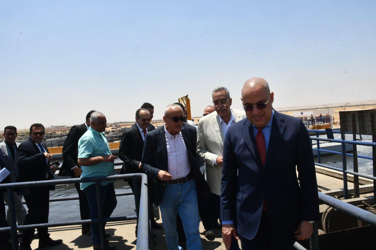 وزير الإسكان يتفقد محطة معالجة الصرف الصحي بمدينة بنى سويف الجديدة