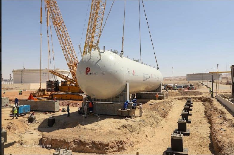 بدء تركيب اوعية تخزين البوتاجاز في مجمع انتاج السولار بأسيوط