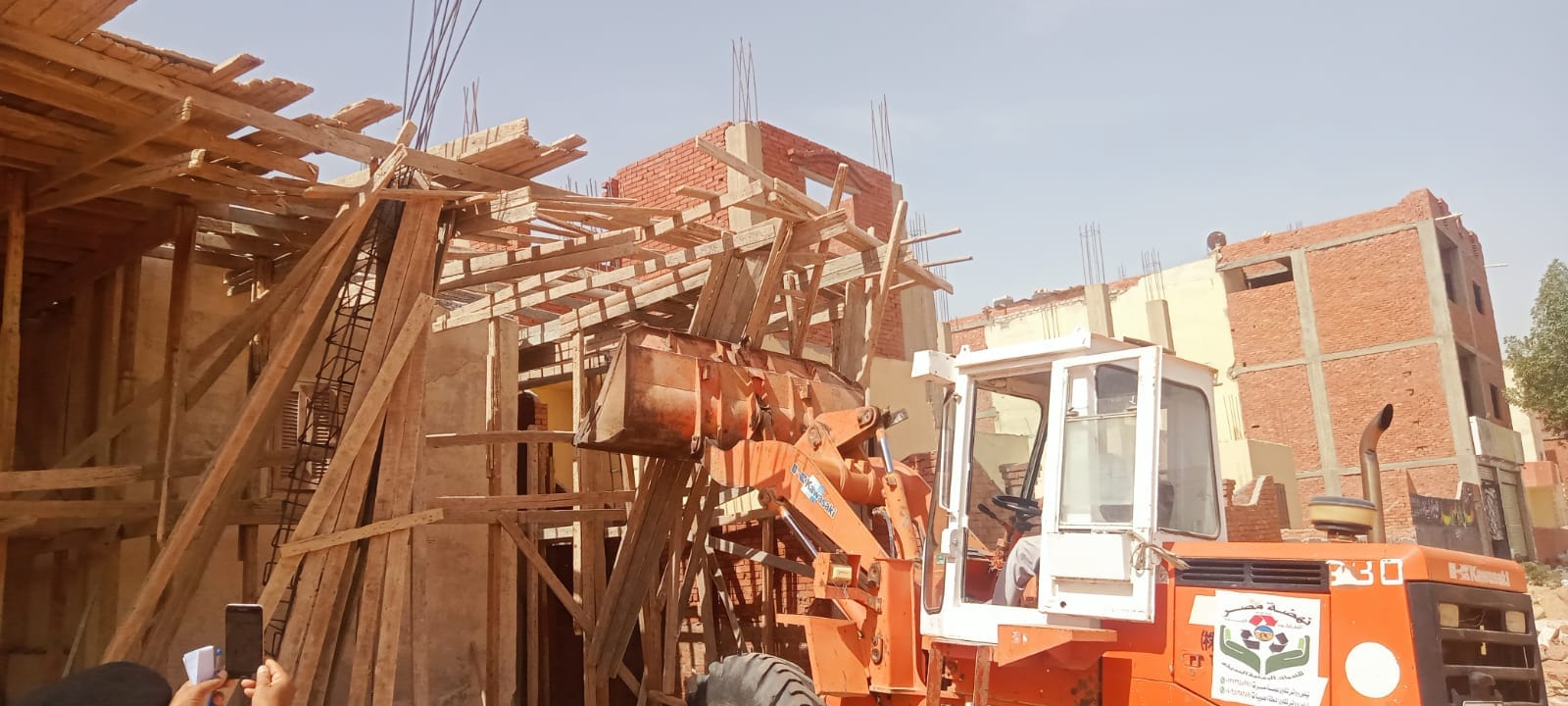 حملات لإزالة مخالفات البناء والإشغالات بـ6 مدن جديدة