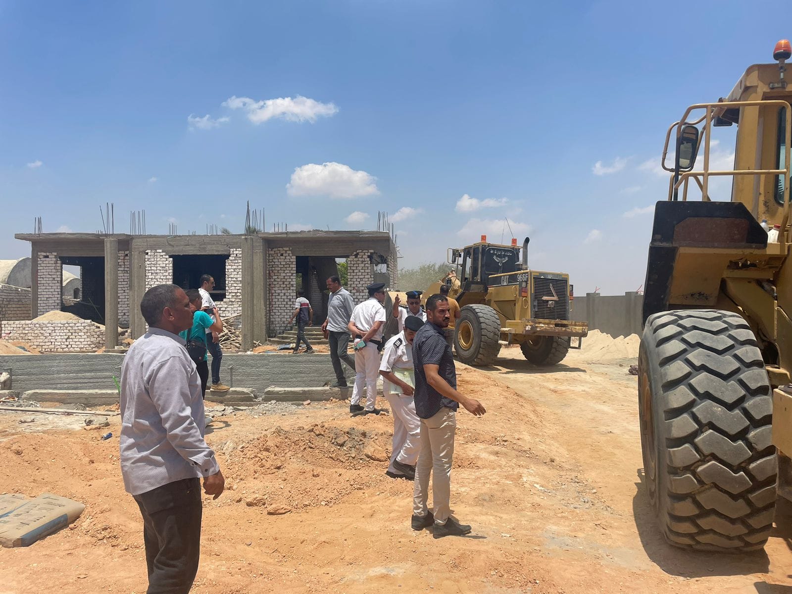 وزير الإسكان يُصدر قرارات لإزالة مخالفات بناء في 3 مدن جديدة