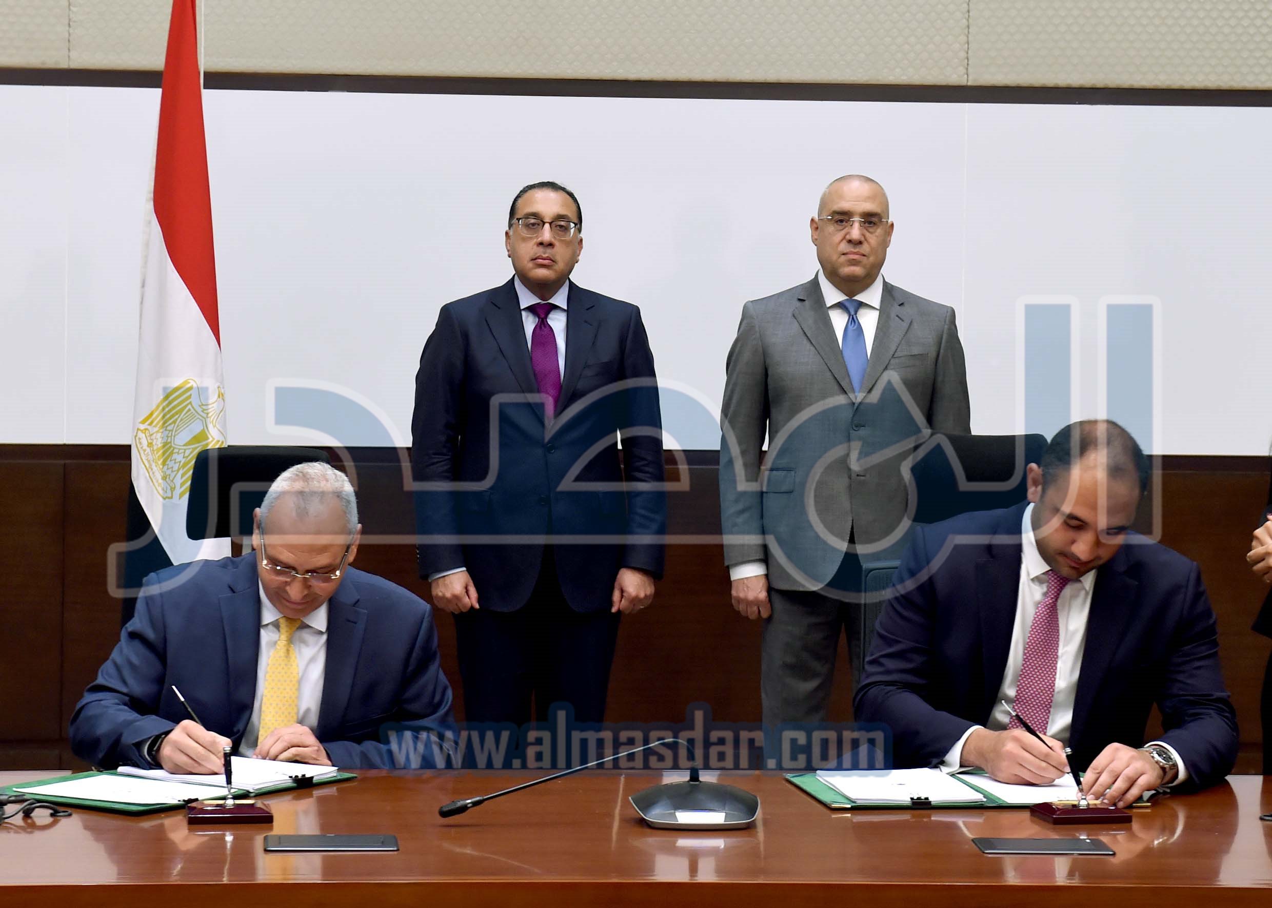 مدبولى يشهد توقيع عقدي شراكة لإدارة وتشغيل فندقين جديدين