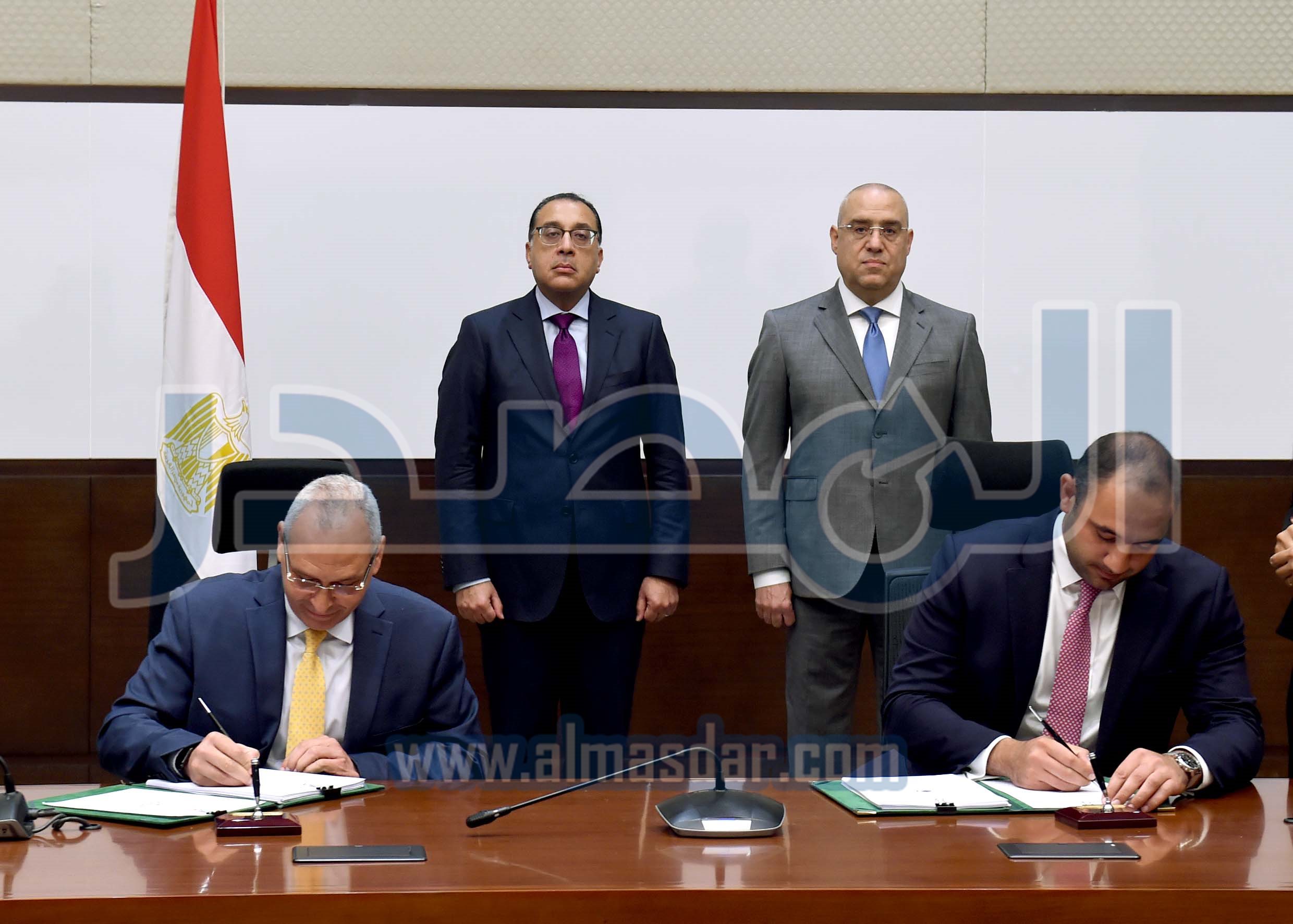 مدبولى يشهد توقيع عقدي شراكة لإدارة وتشغيل فندقين جديدين
