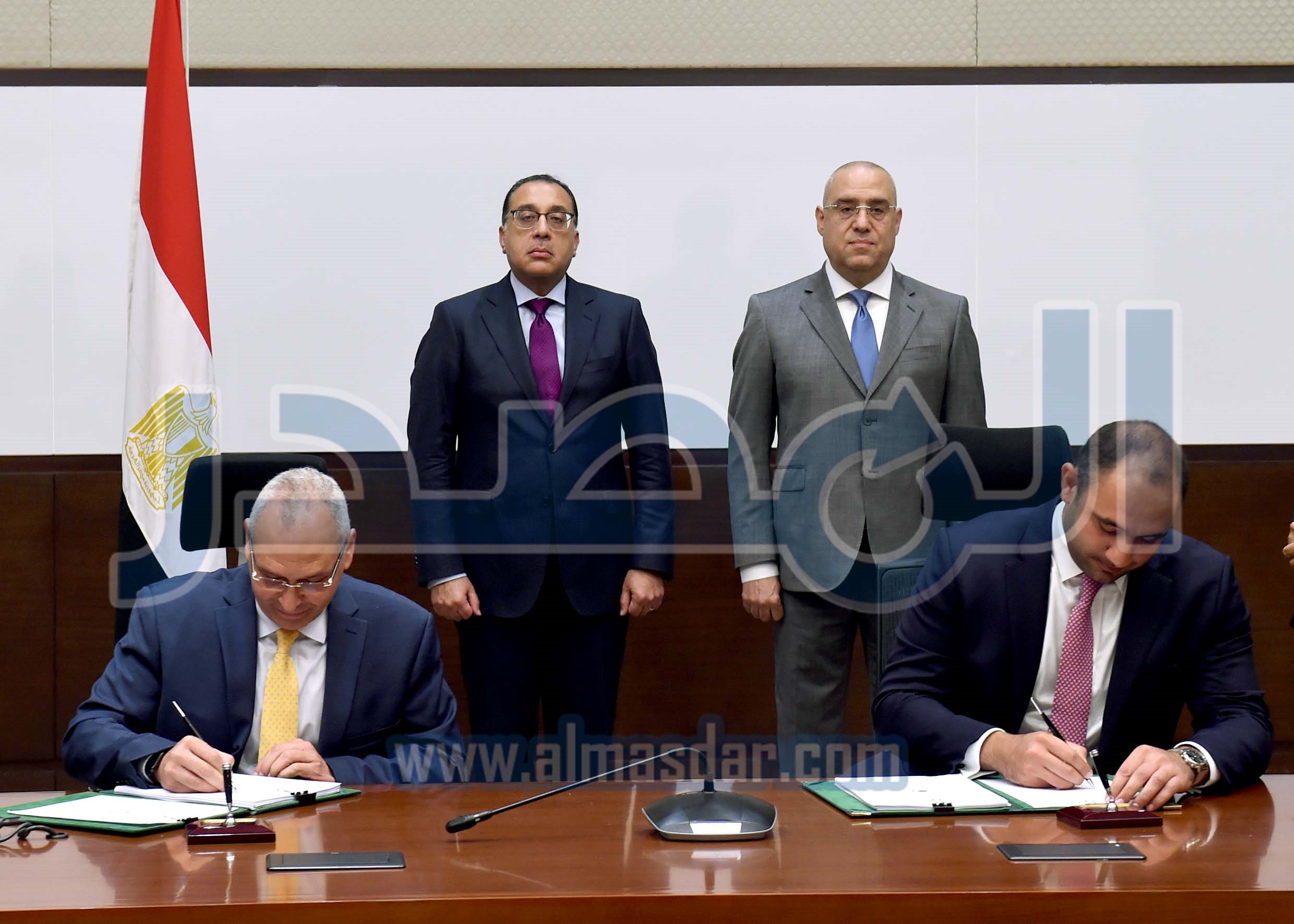 مدبولى يشهد توقيع عقدي شراكة لإدارة وتشغيل فندقين جديدين