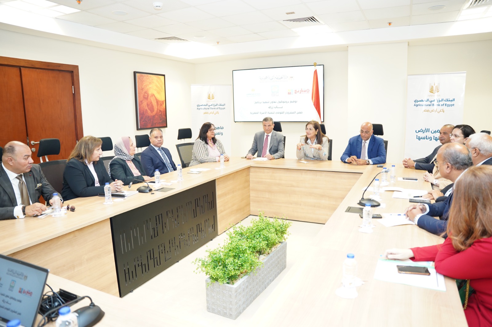 السعيد تشهد توقيع بروتوكول تعاون بين تنمية المشروعات والبنك الزراعي