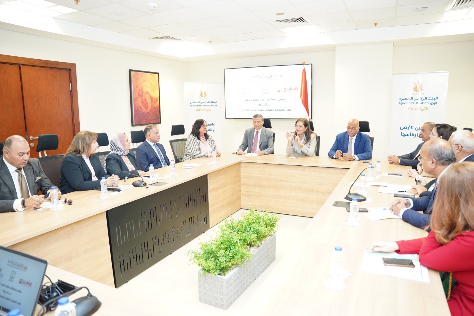 السعيد تشهد توقيع بروتوكول تعاون بين تنمية المشروعات والبنك الزراعي