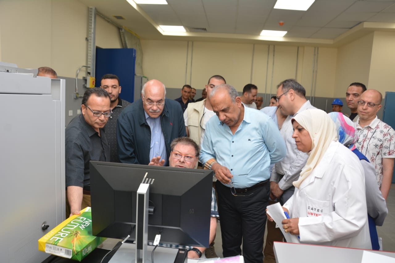 وزير قطاع الأعمال يتابع مراحل التشغيل لمصنع �غزل 4�