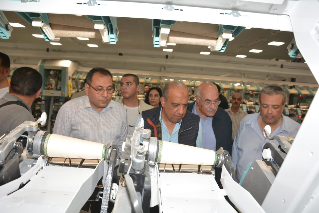 وزير قطاع الأعمال يتابع مراحل التشغيل لمصنع �غزل 4�
