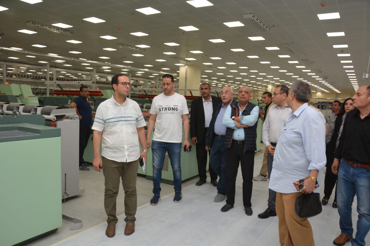 وزير قطاع الأعمال يتابع مراحل التشغيل لمصنع �غزل 4�
