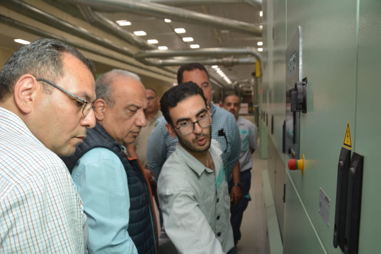 وزير قطاع الأعمال يتابع مراحل التشغيل لمصنع �غزل 4�