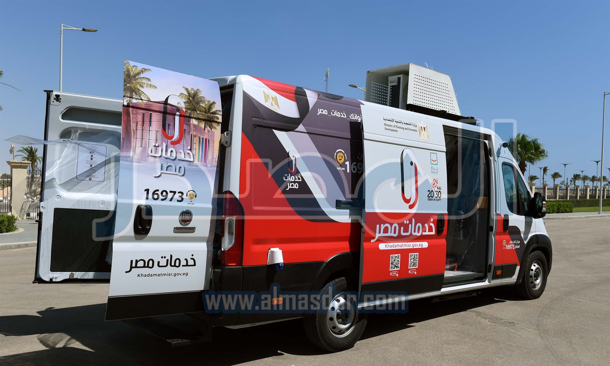 رئيس الوزراء يشهد اصطفاف 20 مركزا تكنولوجيا متنقلا