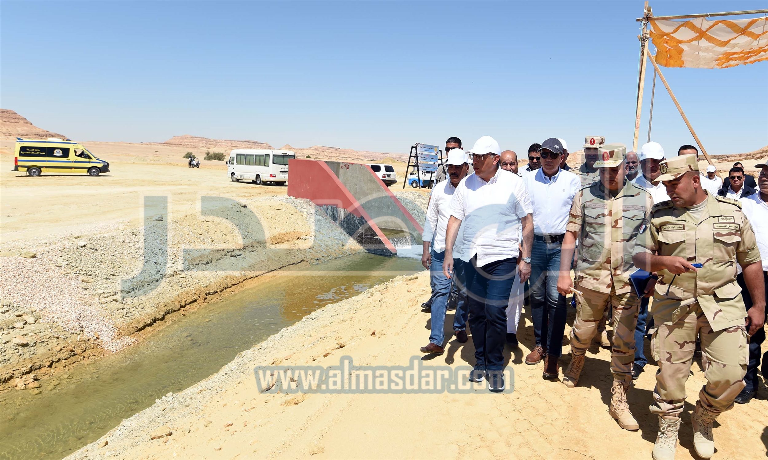 رئيس الوزراء يتفقد مشروع تطوير منظومة إدارة الري بالواحة