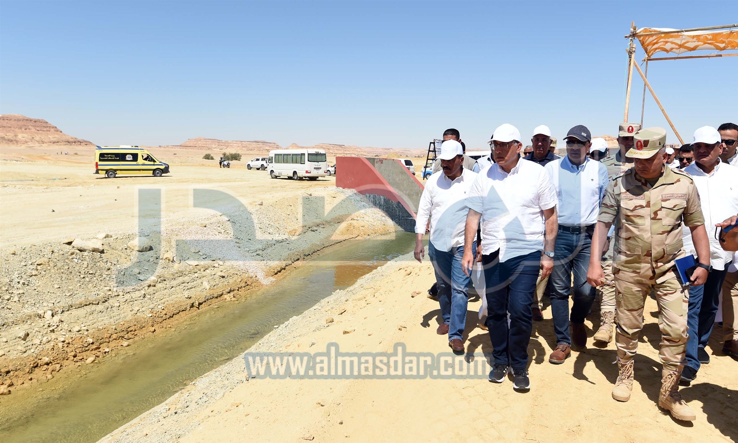 رئيس الوزراء يتفقد مشروع تطوير منظومة إدارة الري بالواحة