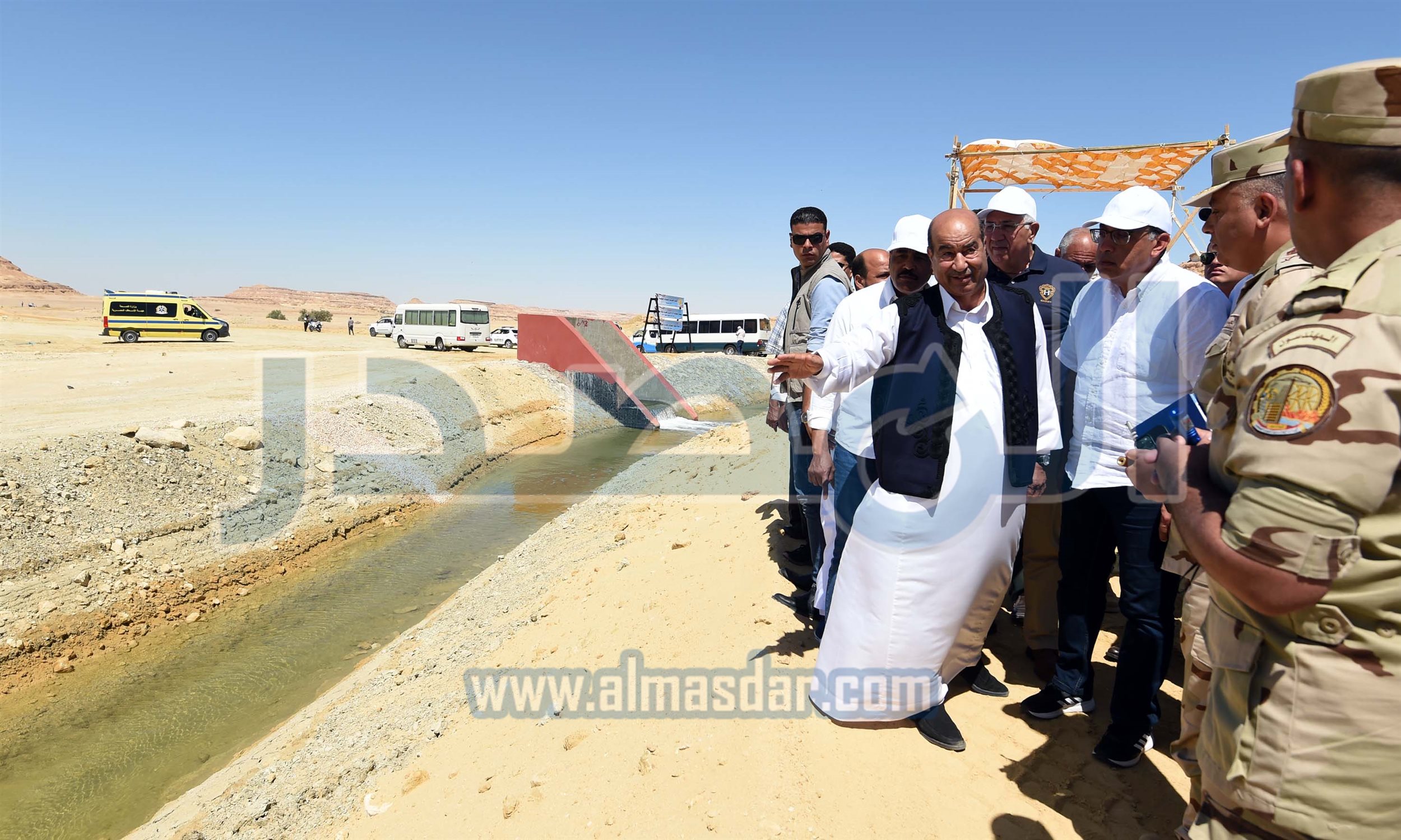 رئيس الوزراء يتفقد مشروع تطوير منظومة إدارة الري بالواحة