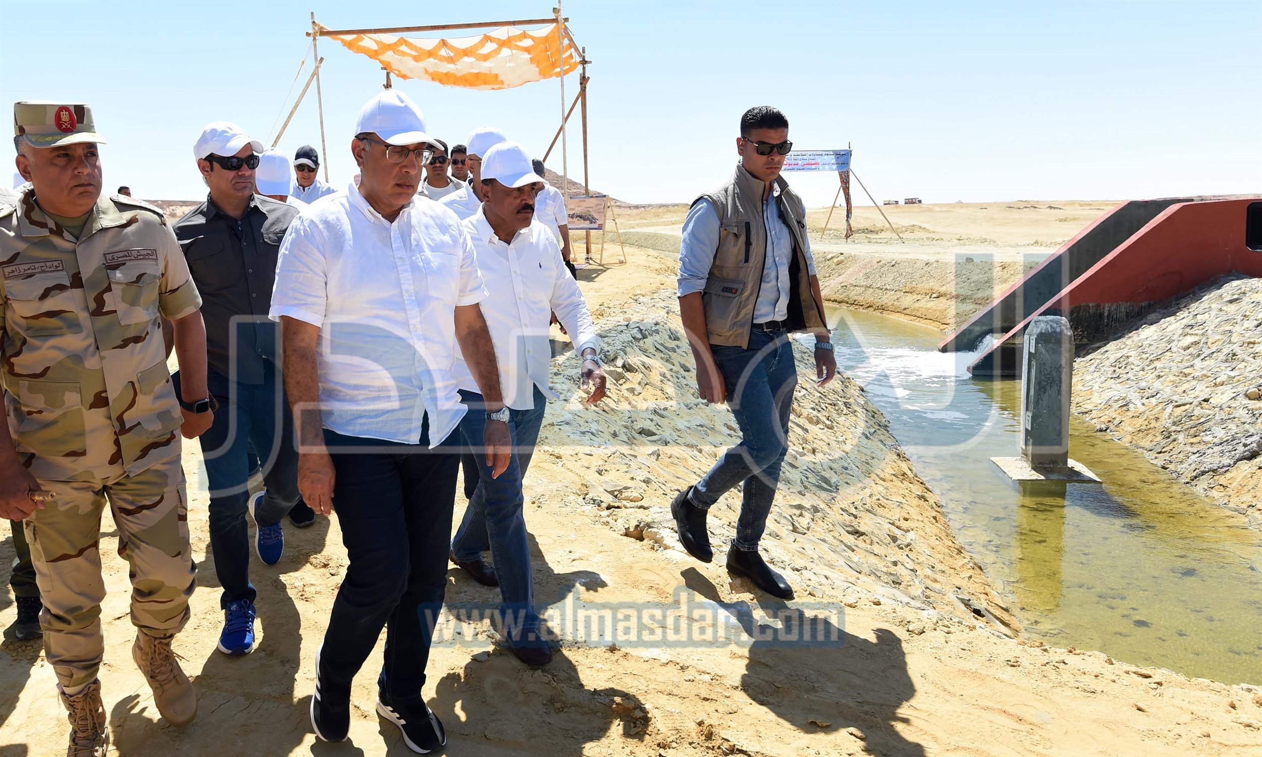 رئيس الوزراء يتفقد مشروع تطوير منظومة إدارة الري بالواحة