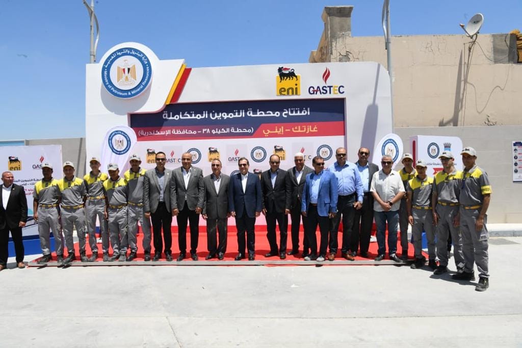 وزير البترول يفتتح محطة الوقود المتكاملة لتموين السيارات