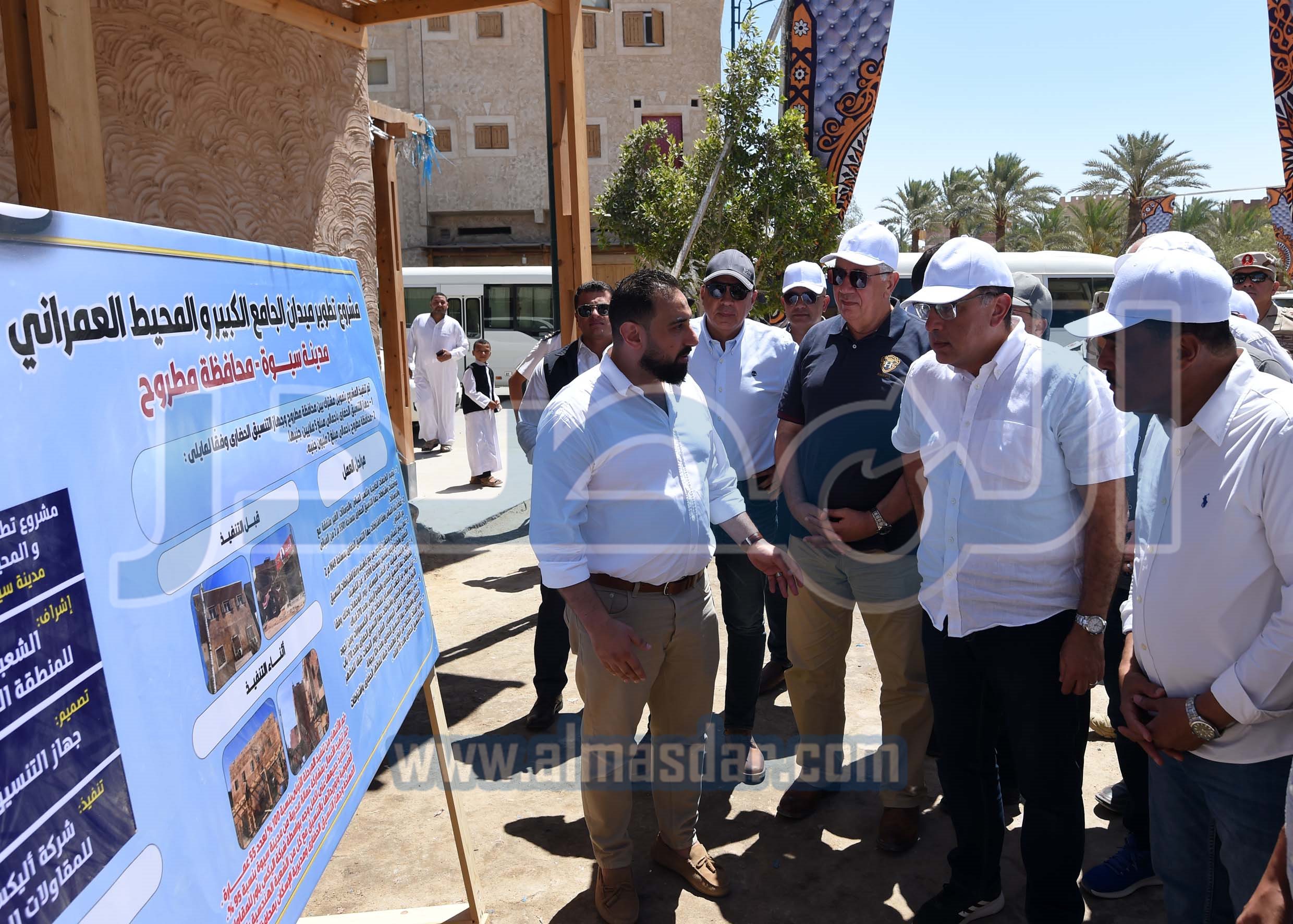 مدبولى يتفقد أعمال التنسيق الحضاري بميدان السوق بواحة سيوة