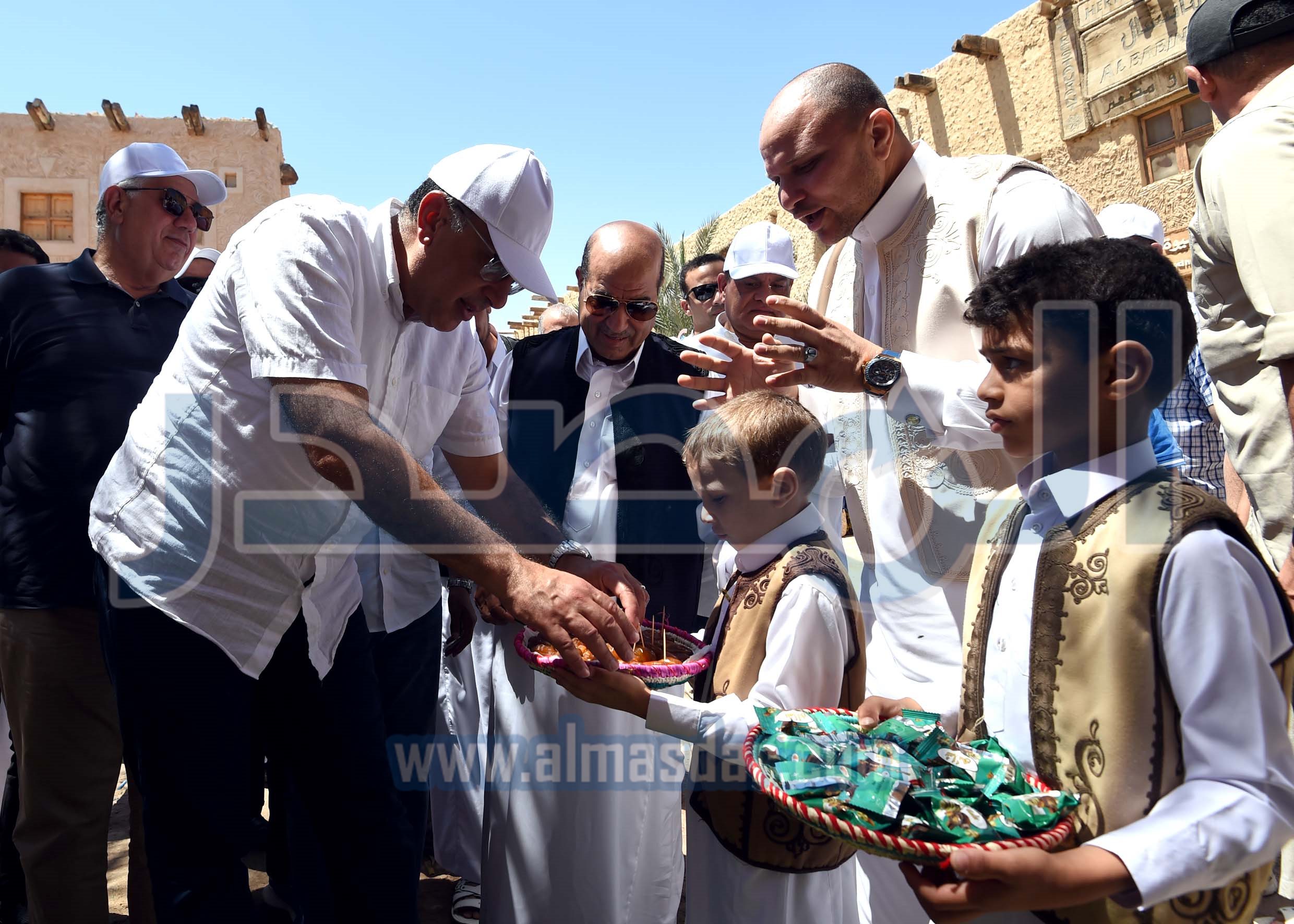 مدبولى يتفقد أعمال التنسيق الحضاري بميدان السوق بواحة سيوة
