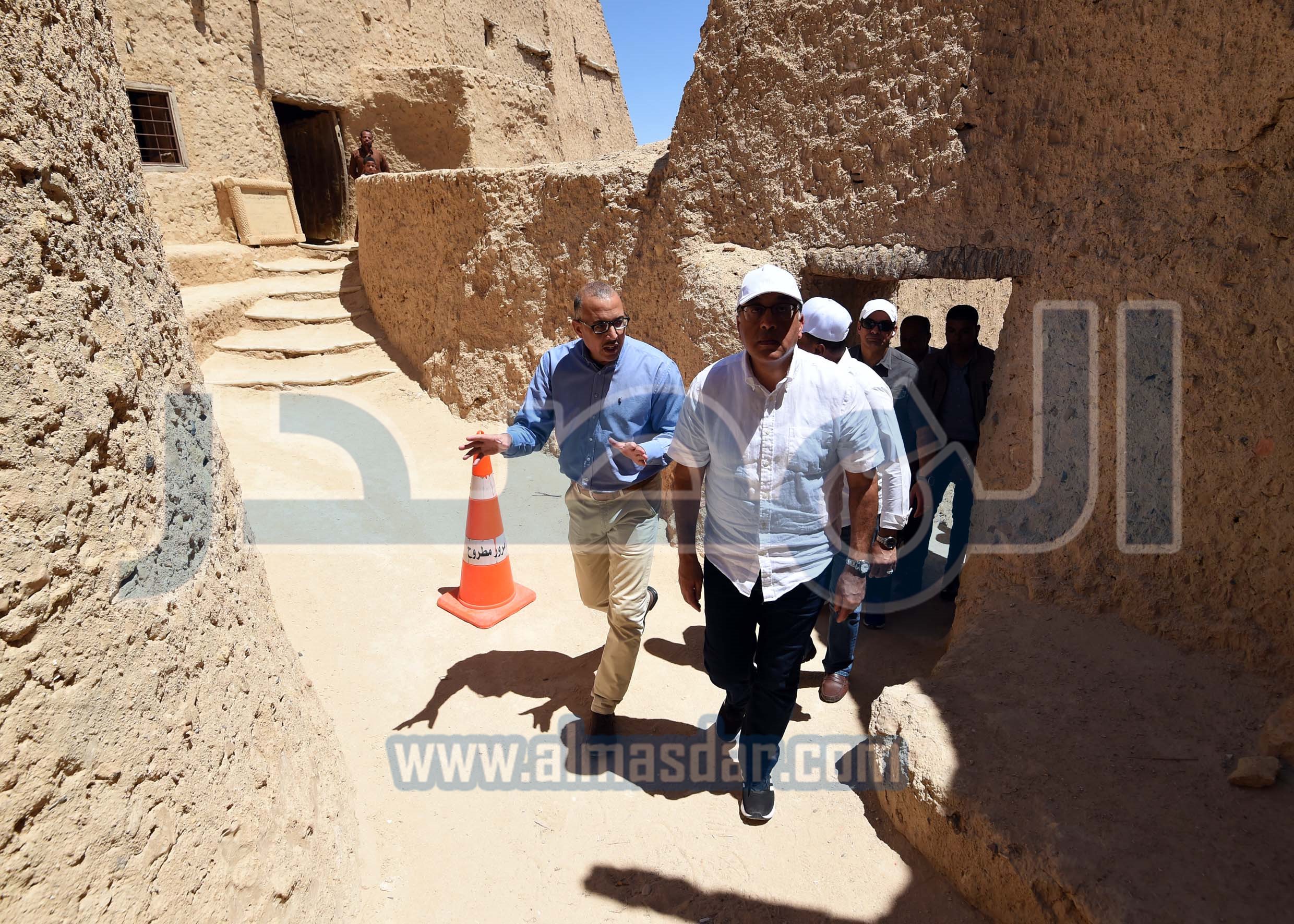 مدبولى يتفقد أعمال التنسيق الحضاري بميدان السوق بواحة سيوة