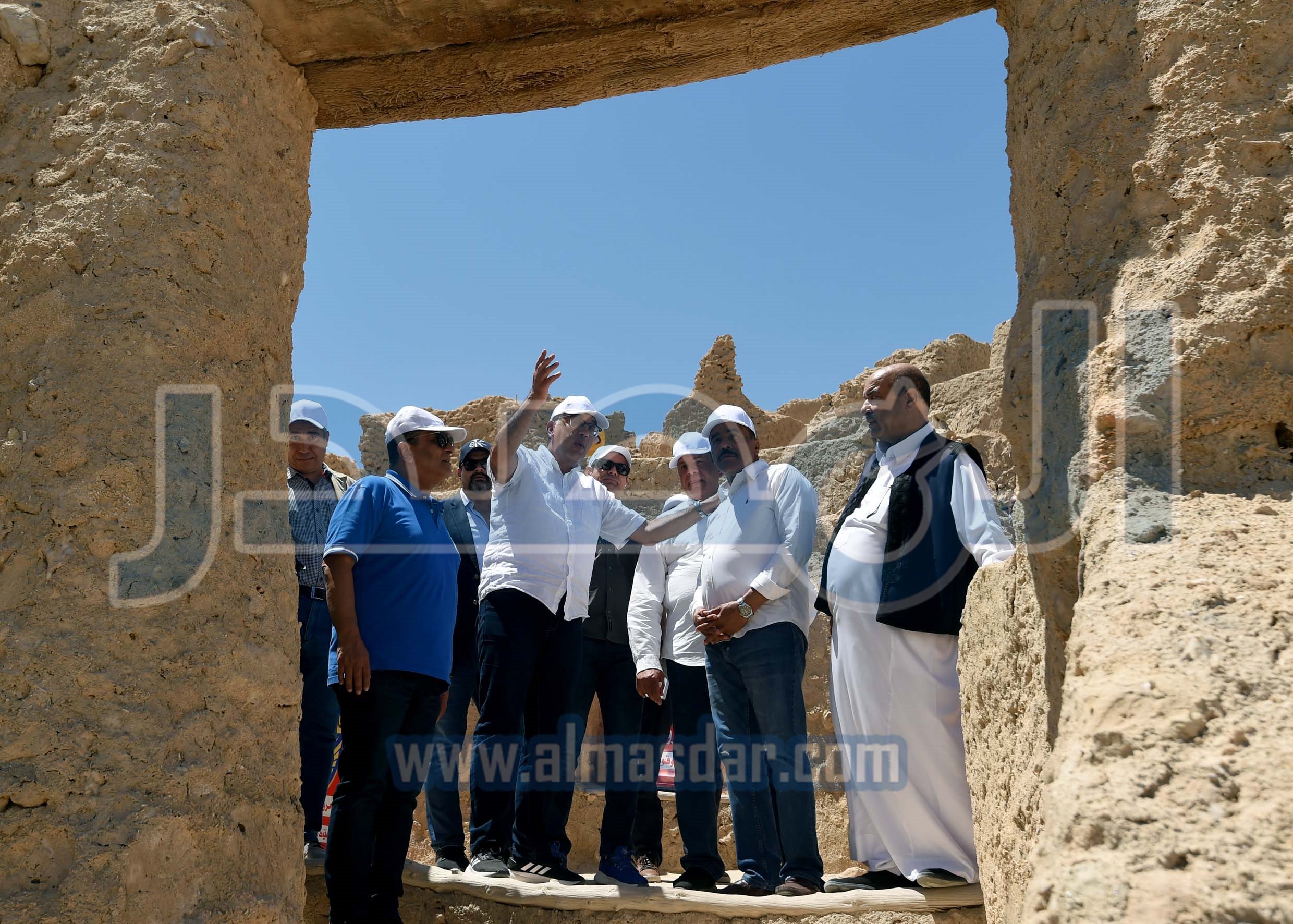 مدبولى يتفقد أعمال التنسيق الحضاري بميدان السوق بواحة سيوة