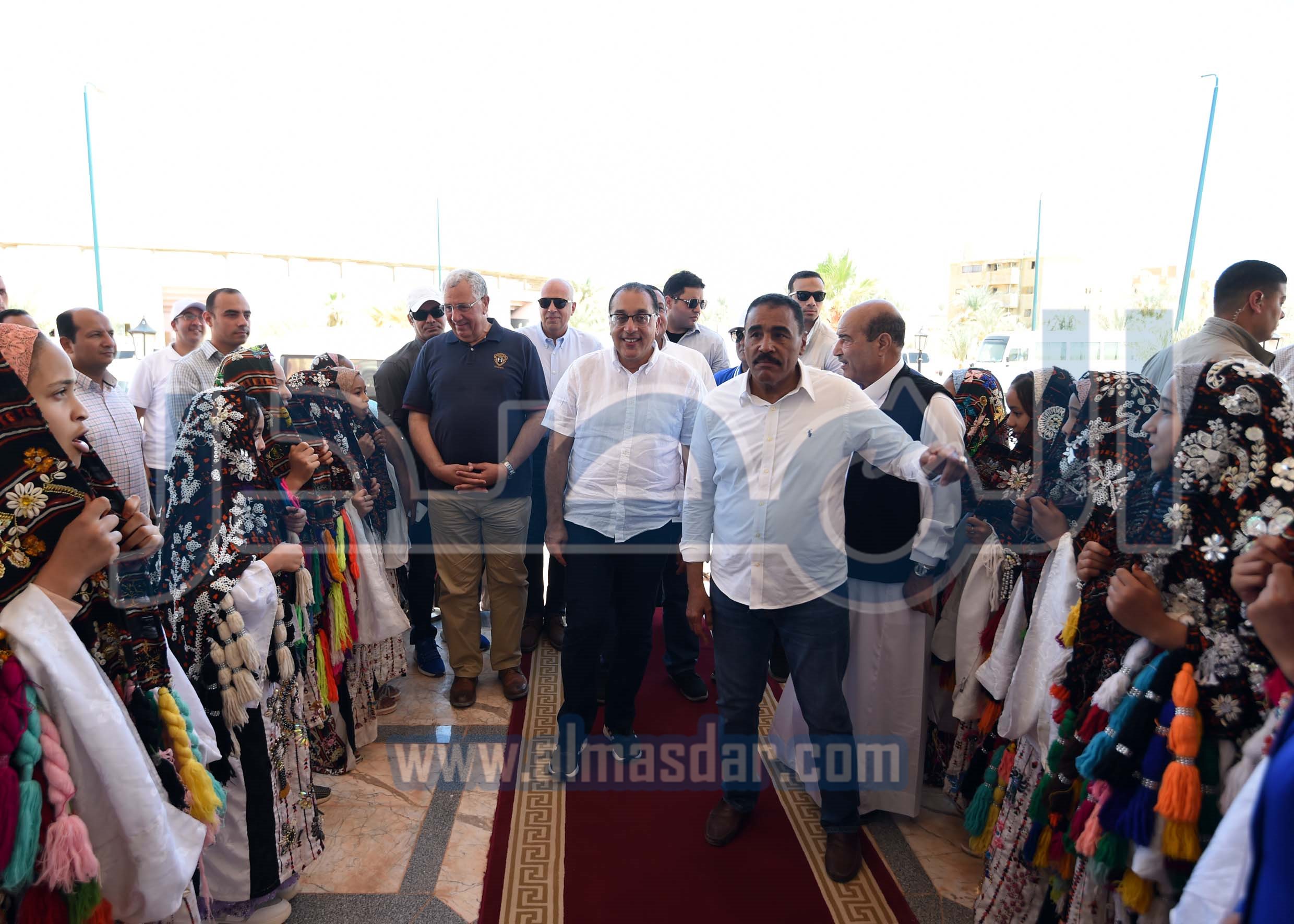 رئيس الوزراء يلتقي عدداً من كبار المشايخ والعواقل