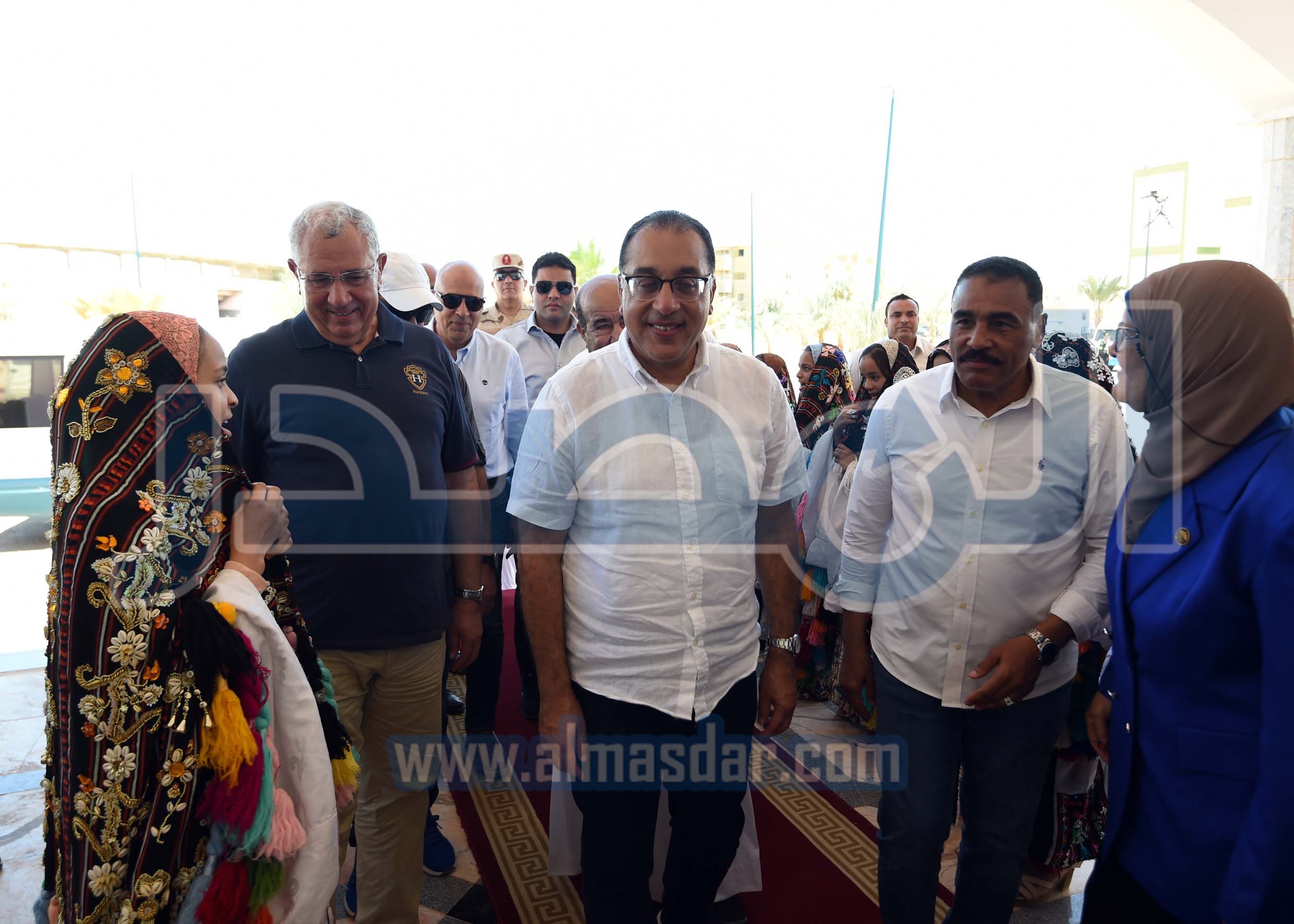 رئيس الوزراء يلتقي عدداً من كبار المشايخ والعواقل