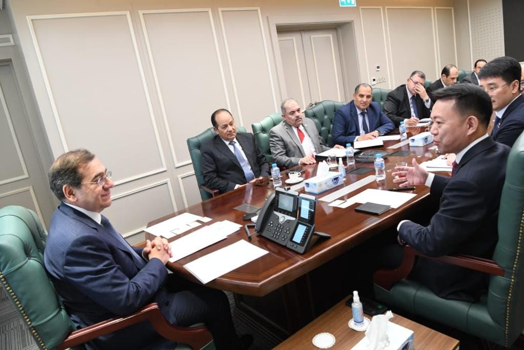 المهندس طارق الملا وزير البترول مع رئيس شركة نورث بتروليم انترناشيونال