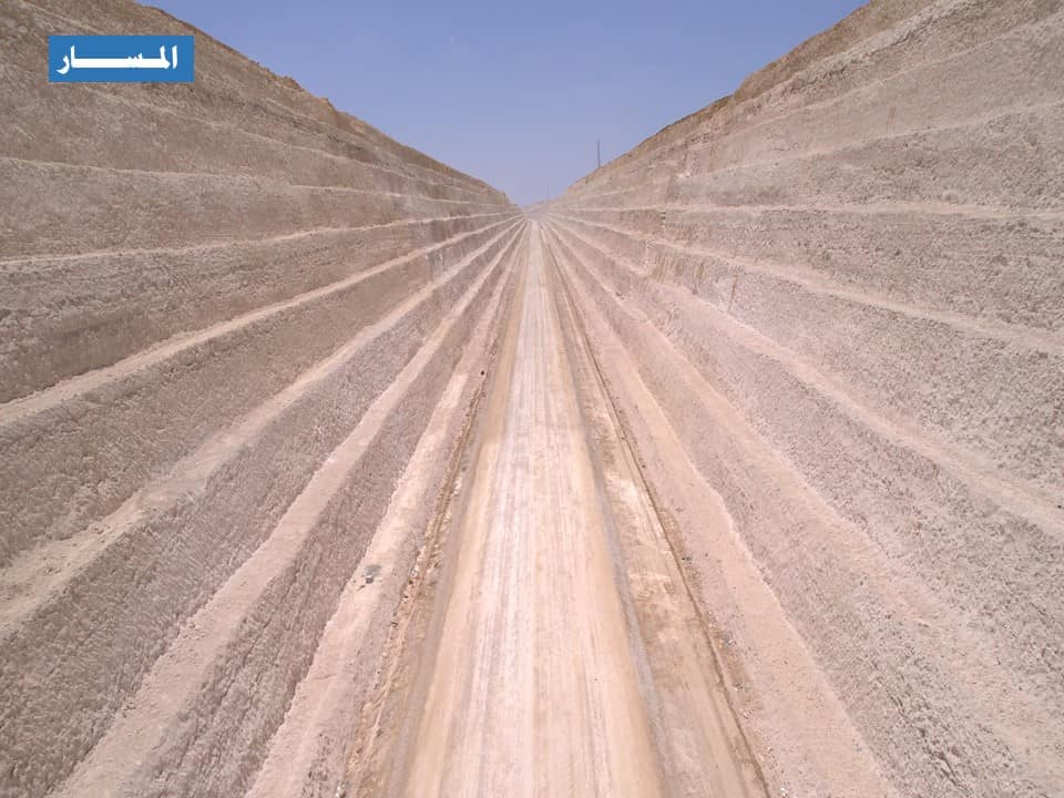 الوزير يتفقد مواقع العمل بالخط الأول من شبكة القطار الكهربى