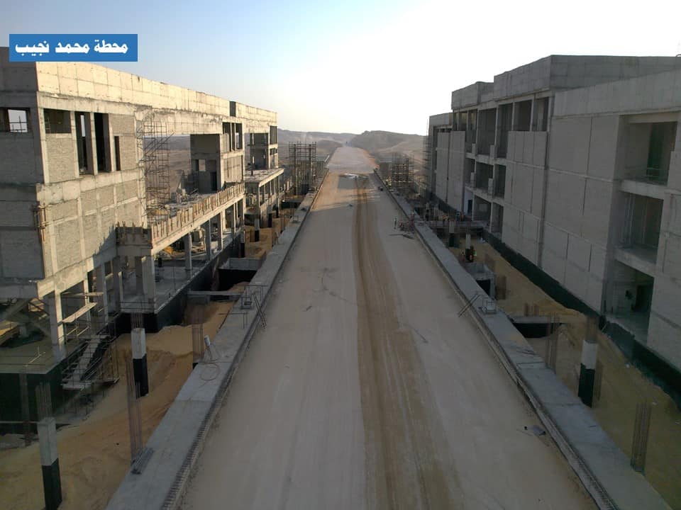 الوزير يتفقد مواقع العمل بالخط الأول من شبكة القطار الكهربى