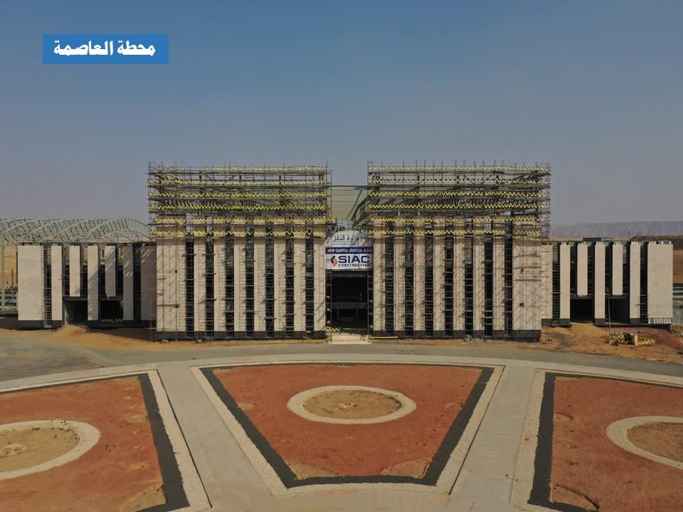 الوزير يتفقد مواقع العمل بالخط الأول من شبكة القطار الكهربى