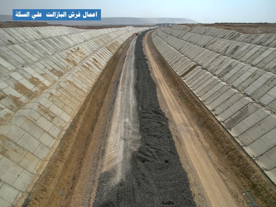 الوزير يتفقد مواقع العمل بالخط الأول من شبكة القطار الكهربى