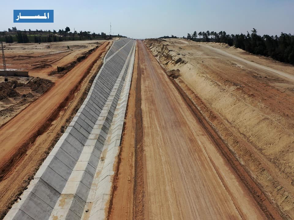 الوزير يتفقد مواقع العمل بالخط الأول من شبكة القطار الكهربى