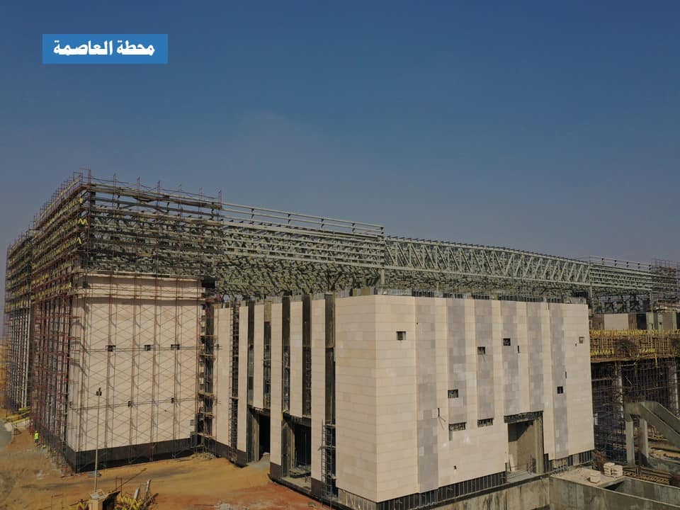 الوزير يتفقد مواقع العمل بالخط الأول من شبكة القطار الكهربى