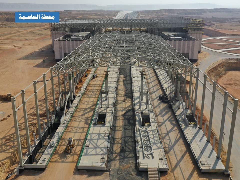 الوزير يتفقد مواقع العمل بالخط الأول من شبكة القطار الكهربى
