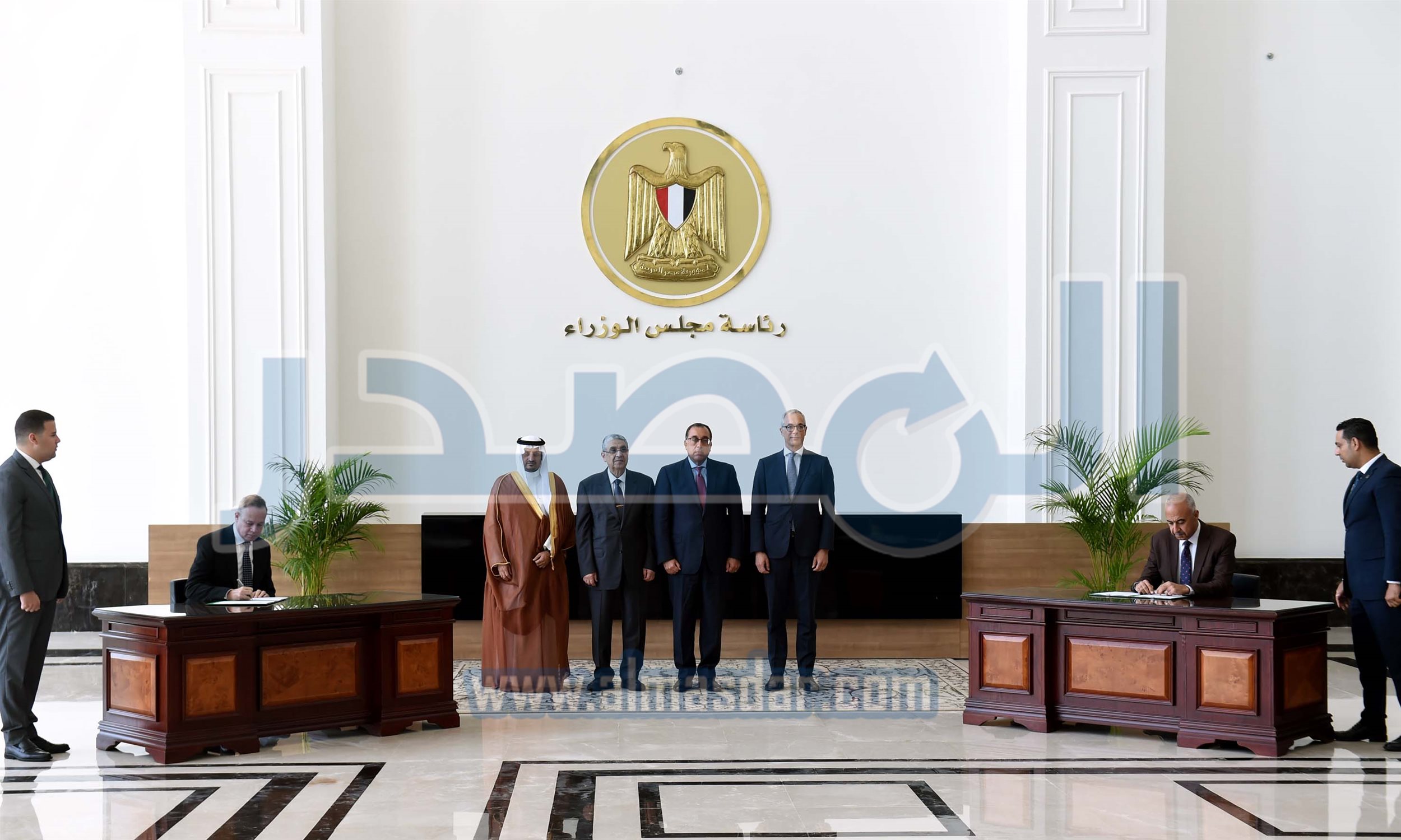 رئيس الوزراء يشهد توقيع تطوير مشروع طاقة رياح
